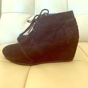 TOM black wedges size 6.5